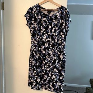 J Jill Wherever dress. Black with cream/blue/mauve flowers. Size M.